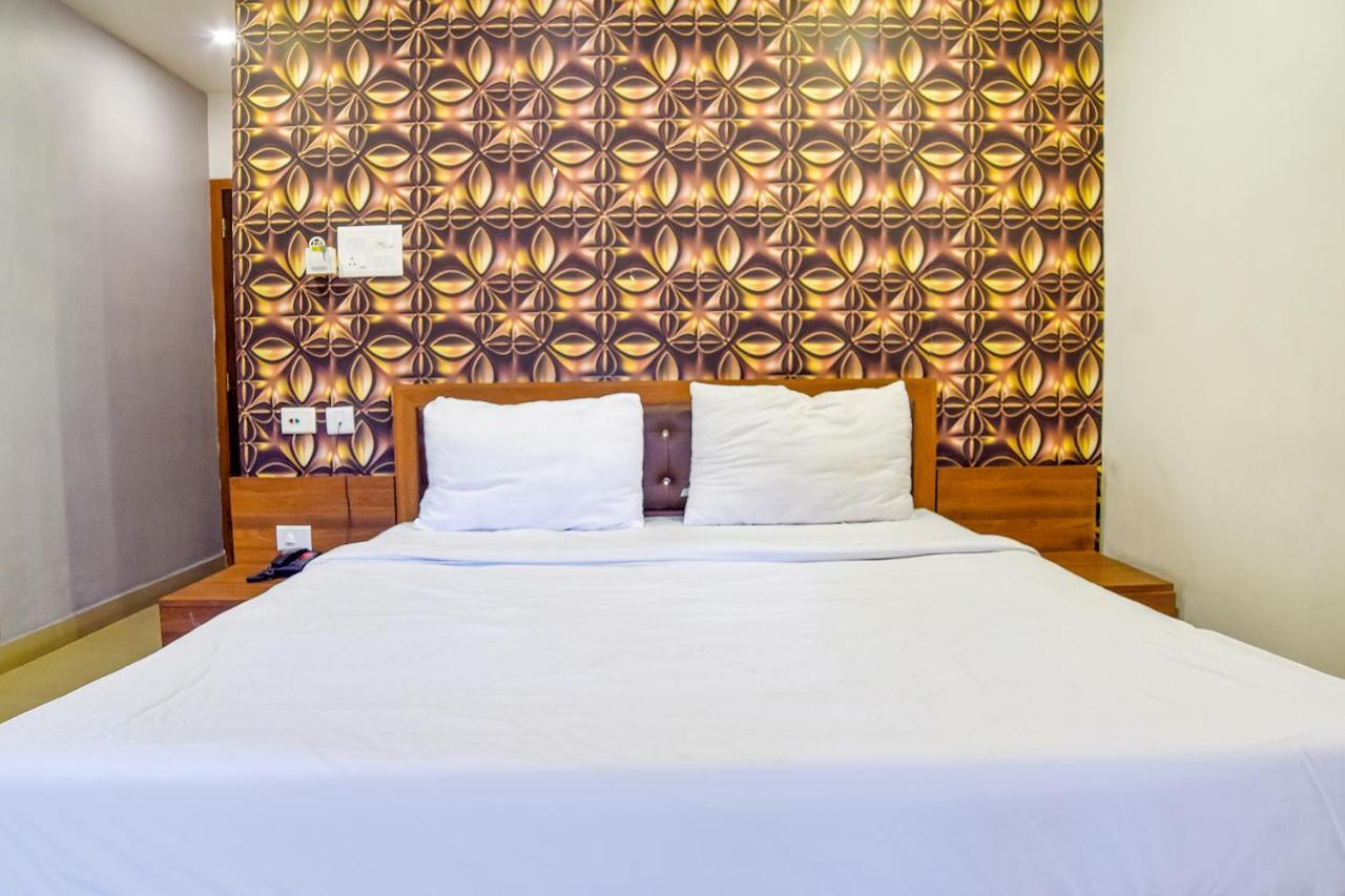 แฟ็บโฮเทล ไออาร์ ลักซาเรีย Hotel กูวาฮาติ ภายนอก รูปภาพ